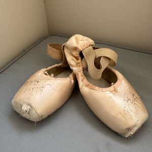 Ashley Boulder signed Pointe Shoes